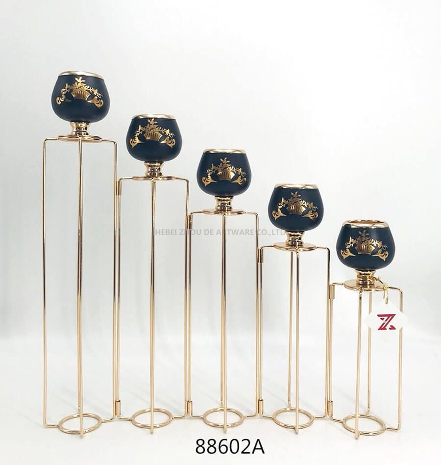 88602 black and gold metal candle holder