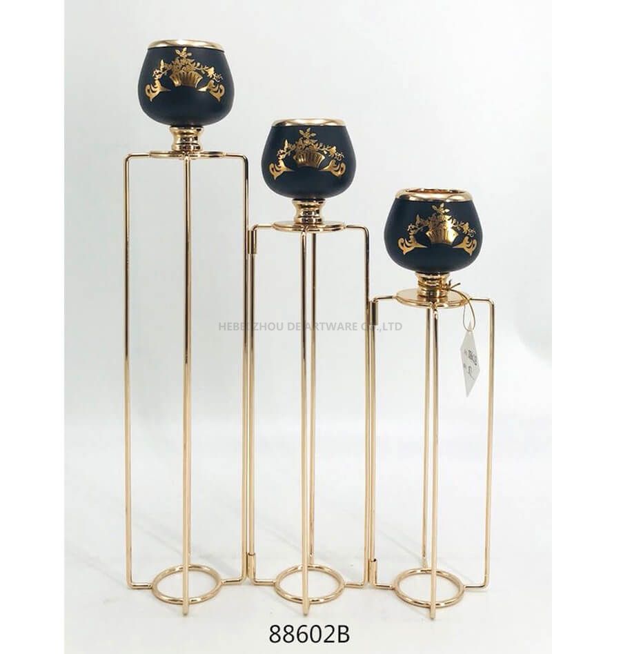 88602 black and gold metal candle holder