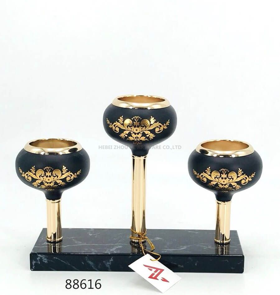 88616 black and gold metal candle holder