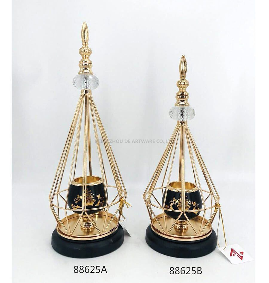 black and gold metal candle holder 88625