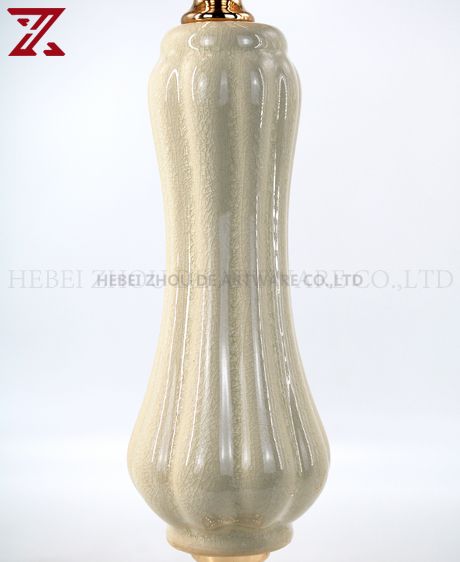 WHITE CERAMIC AND METAL CANDLESTICK MADE IN CHINA 90508